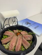 Salata sa biftekom, rukolom i čeri paradajzom